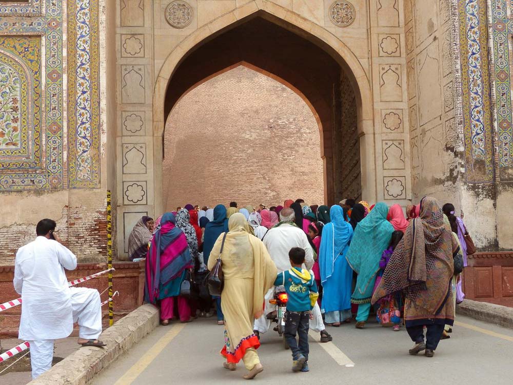 People crowding though the main gate of the Lahore fort.