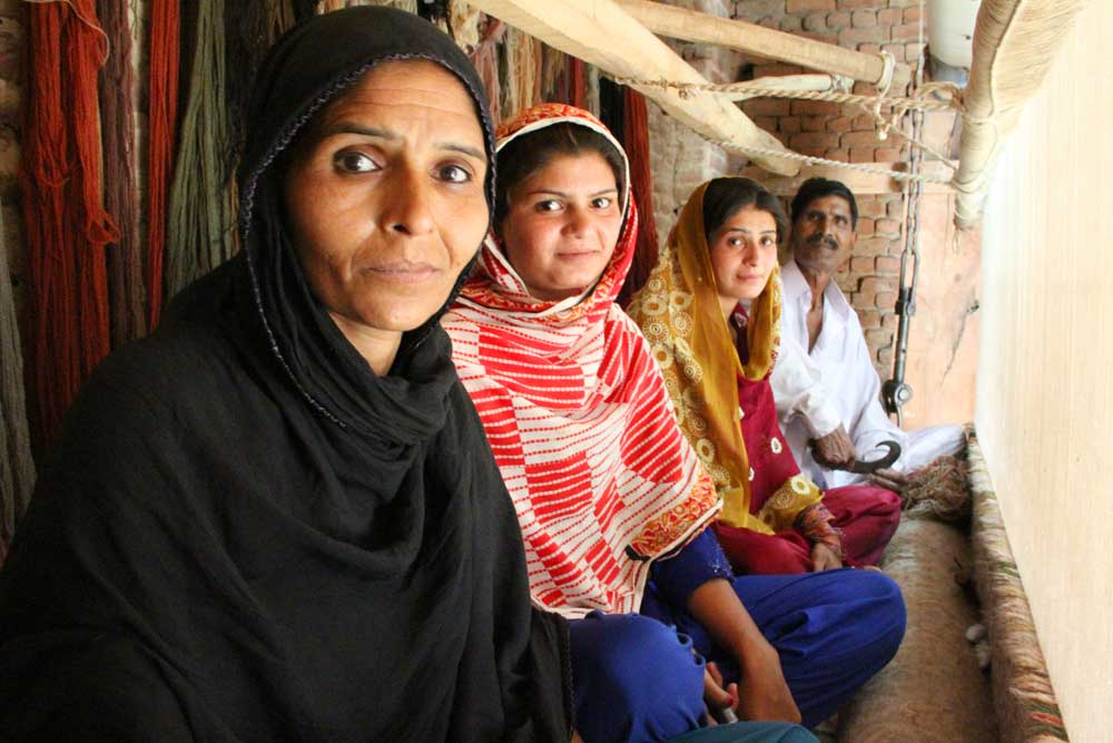 bunyaad rug artisan family at the loom